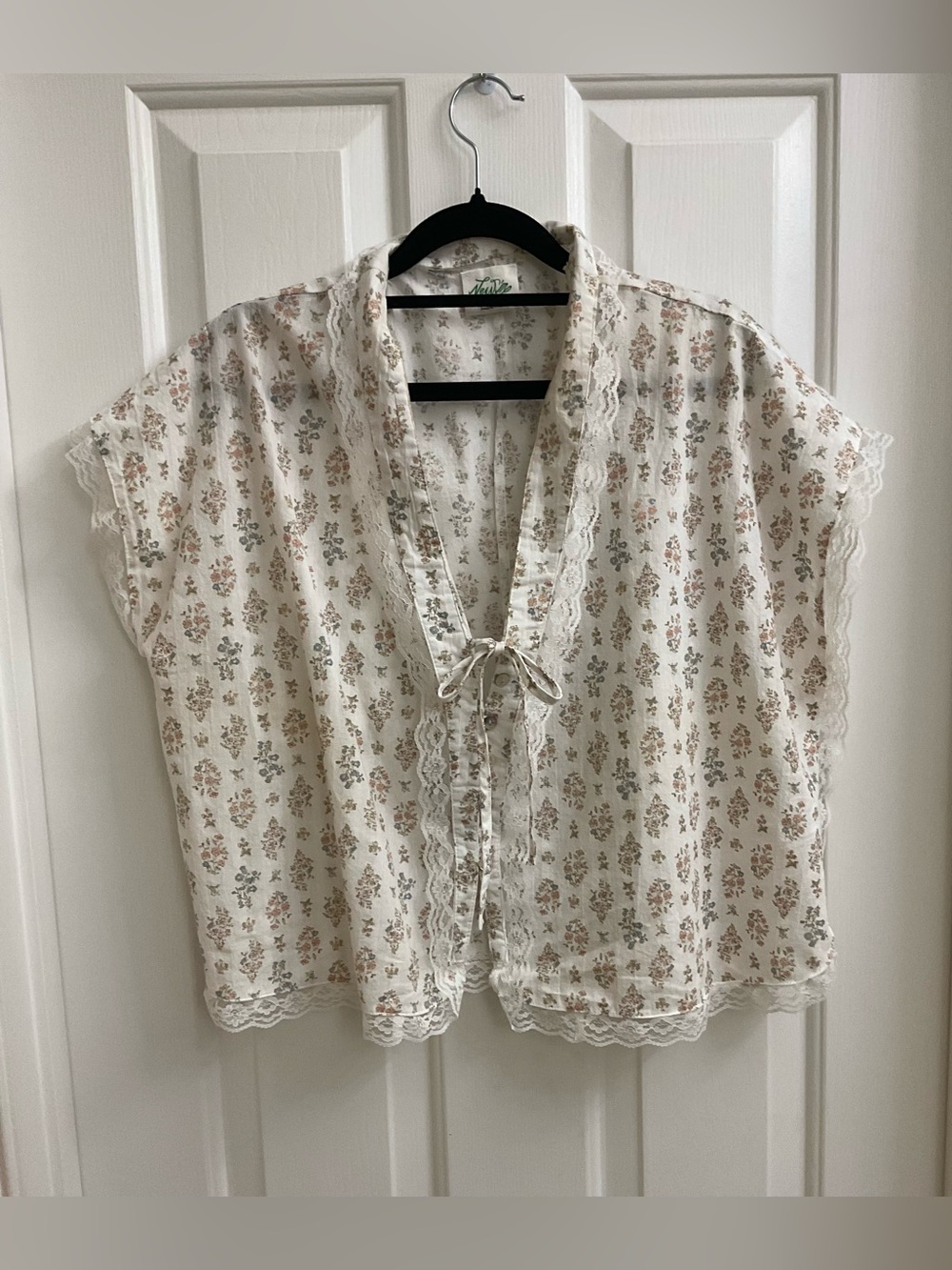 FLORAL LACE Tie Blouse